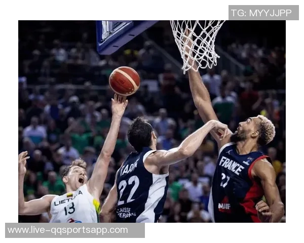 戈贝尔半场表现亮眼高效拿下10分9板3助攻1盖帽助力球队争胜