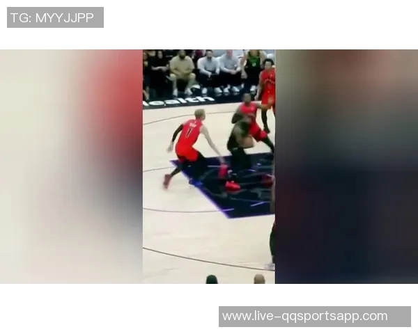 萨迪克贝半场表现突出独得13分1板2助成为全队唯一上双球员